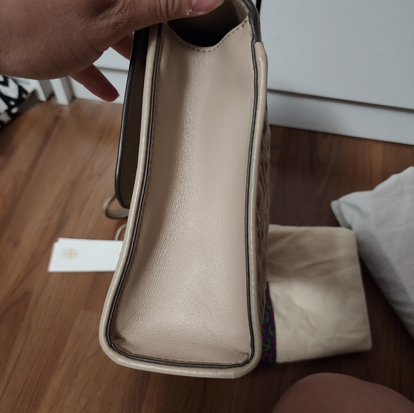 ❌️❌️SOLD❌️❌️Tory Burch Fleming Shoulder Bag - Picture 4 of 7